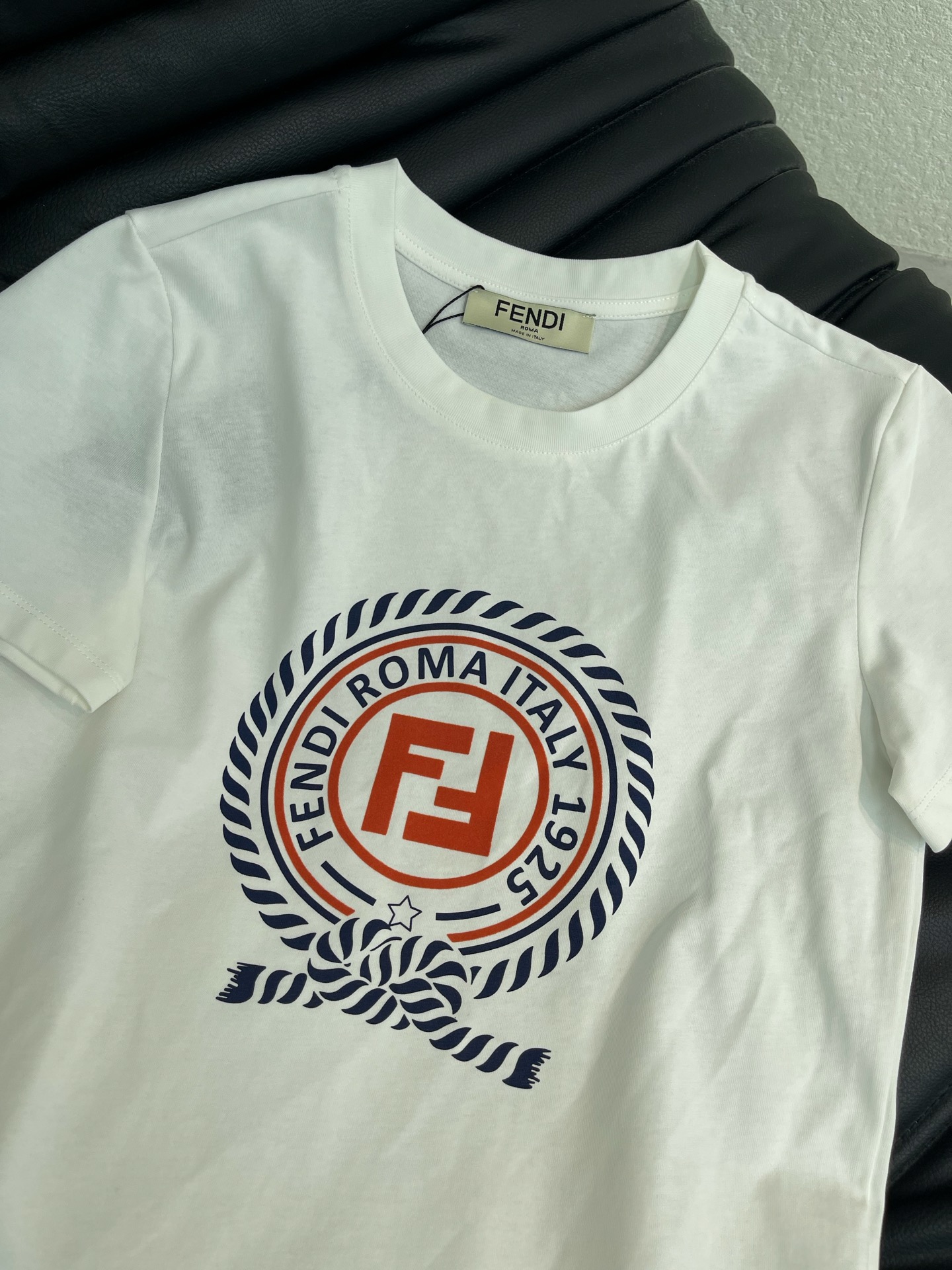 Women's short sleeves